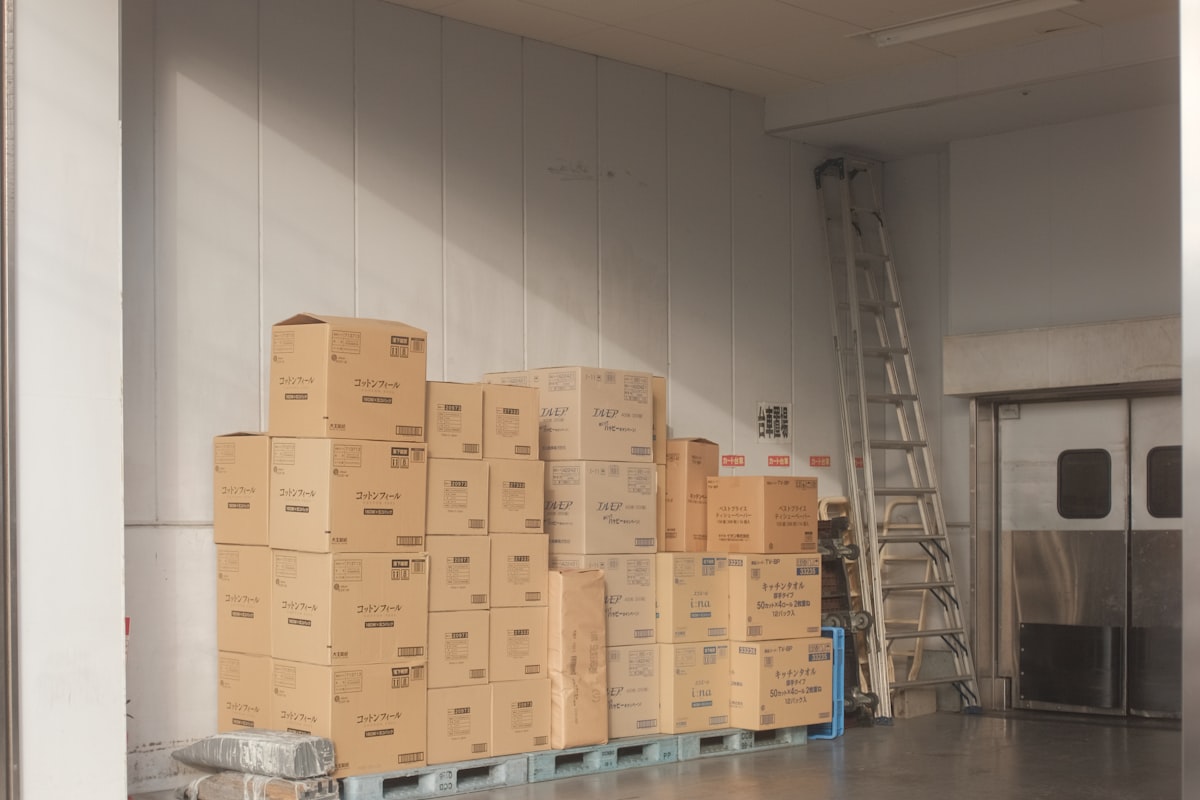 Air-conditioned storage facility with securely packed goods